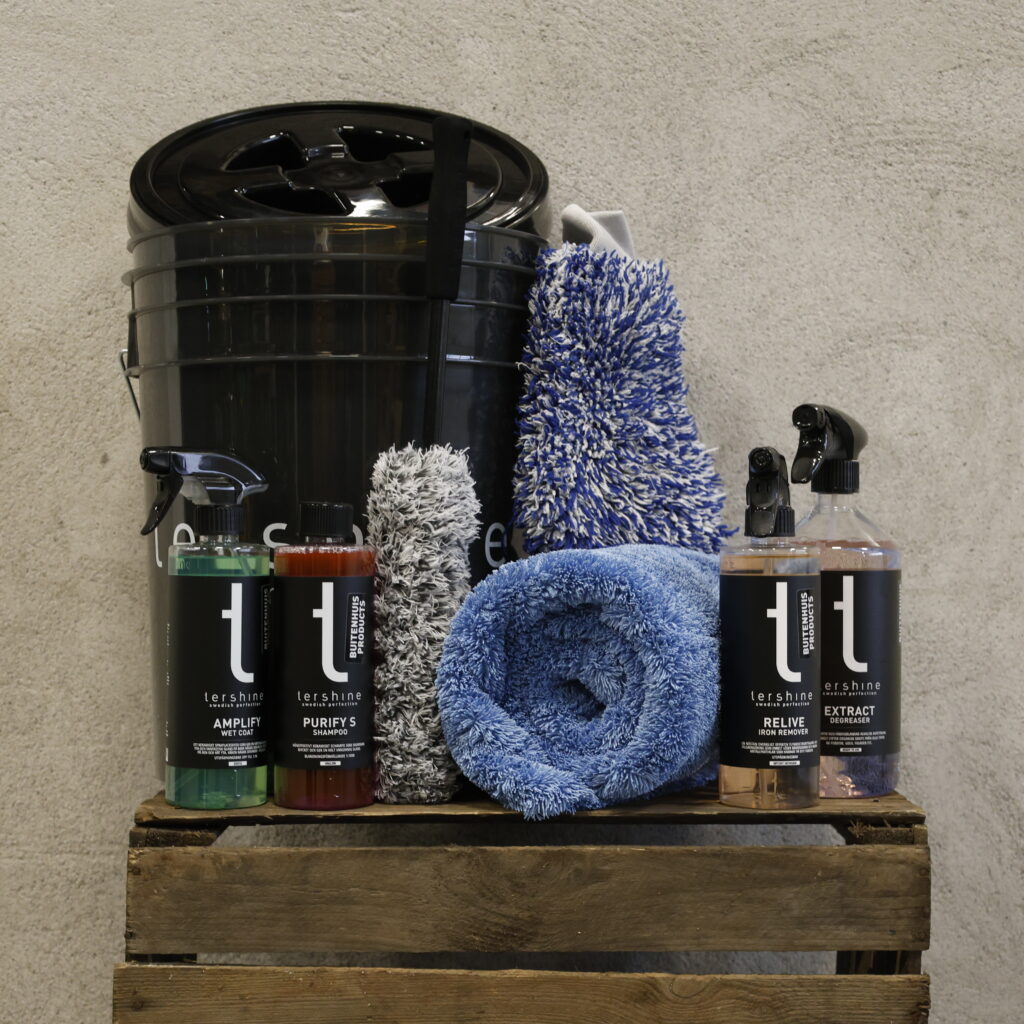 Wasset met Tershine producten: wasemmer, Purify shampoo, Amplify Wet Coat, washandschoen en microvezeldoeken